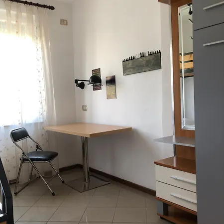 Ajl Apartment *